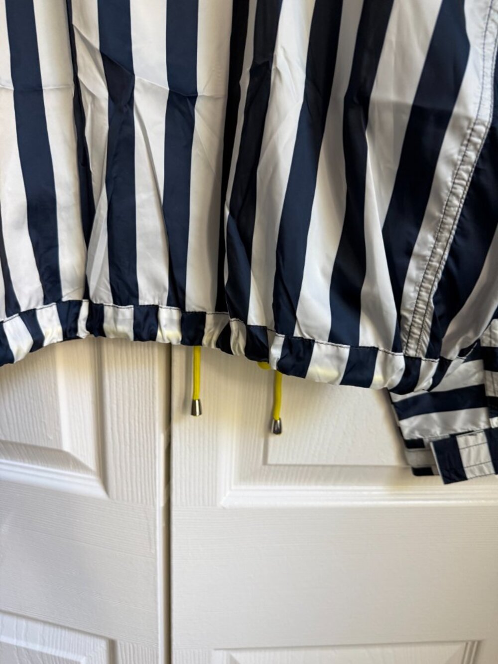 Drawstring jacket - Picture 8 of 11